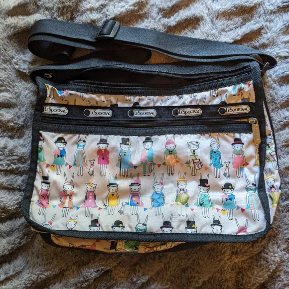 LeSportsac Crossbody Bag with pouch - Picture 3 of 5
